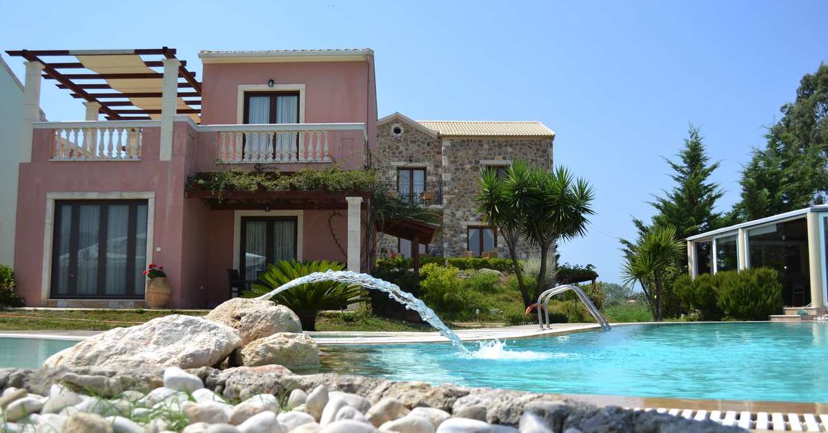 Een foto van het zwembad bij Almyros Villas