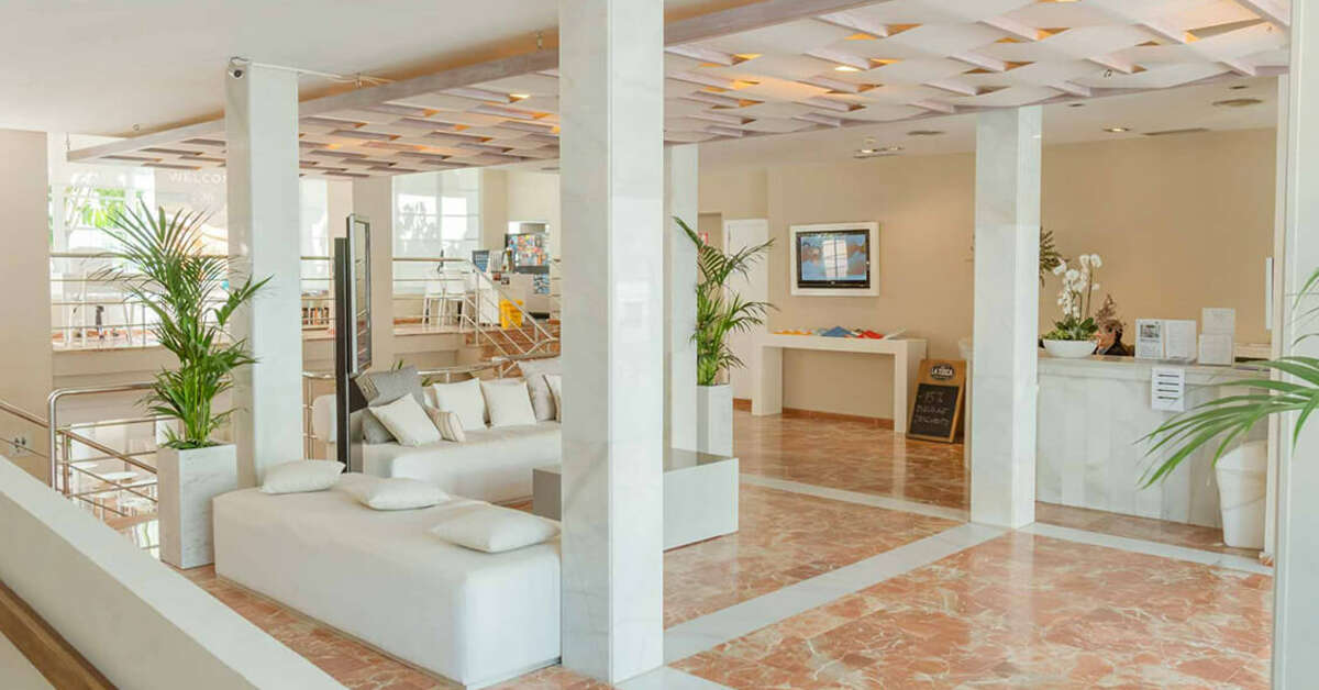 Een foto van het interieur van Aparthotel Los Olivos