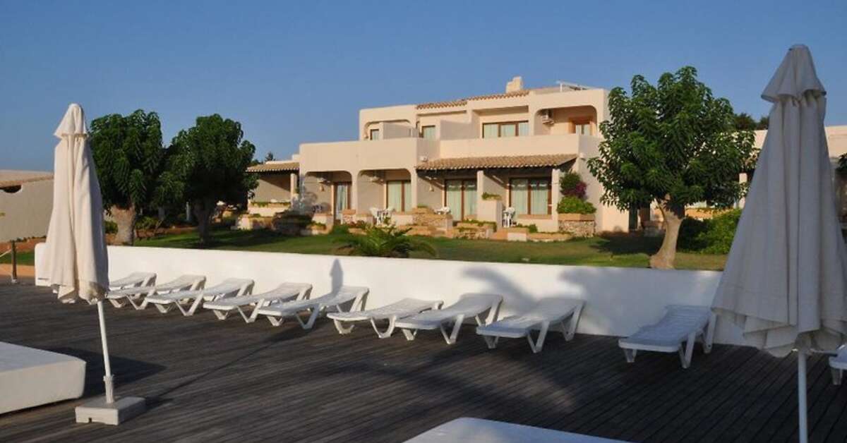 Een foto van het terras bij Hotel Club Sunway Punta Prima