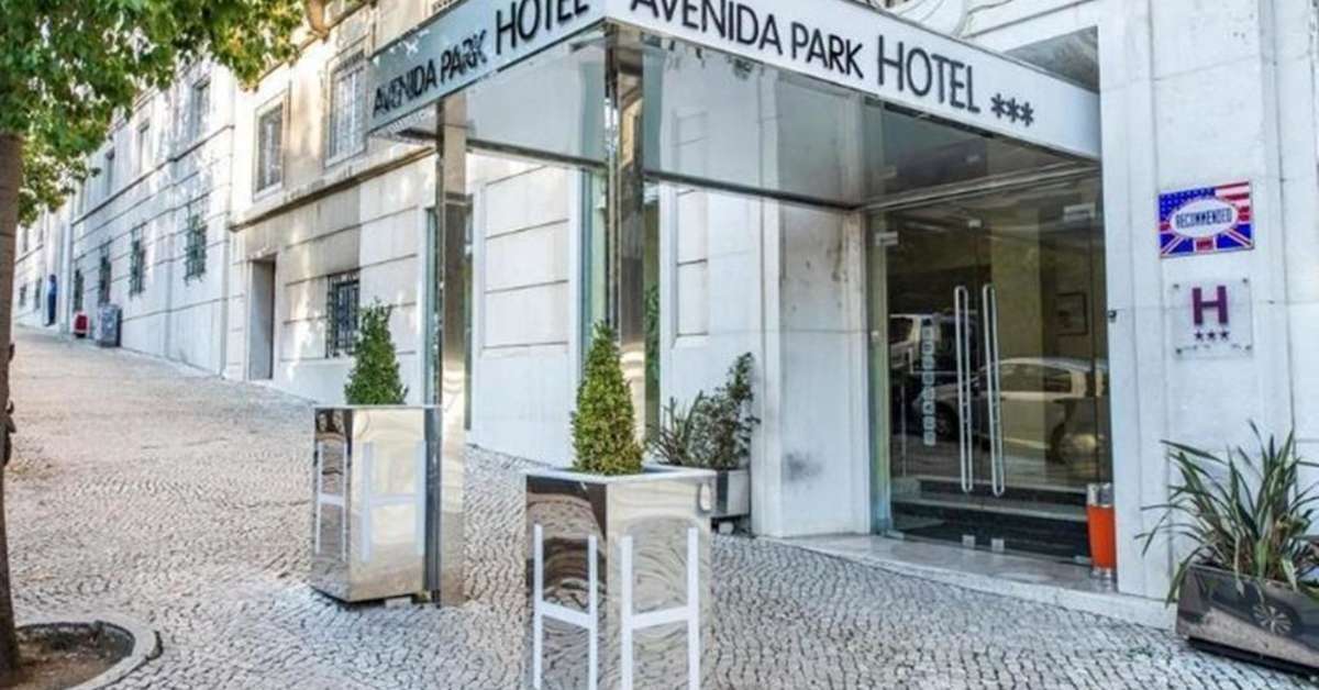 Een foto van de buitenkant van Avenida Park Hotel