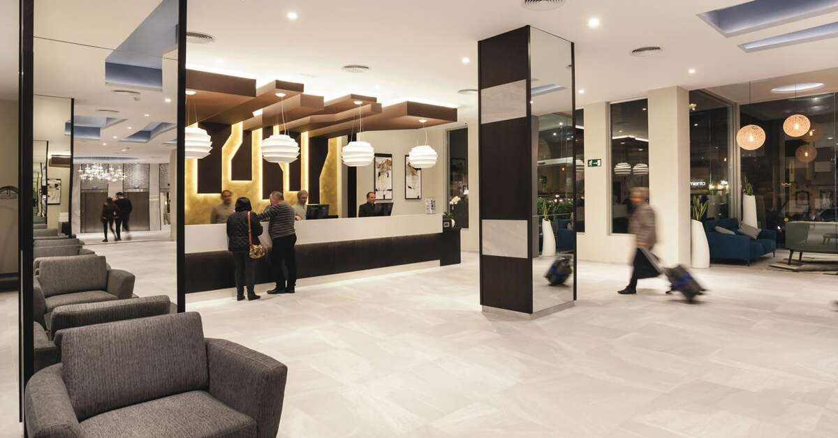 Een foto van het interieur van Riu Monica