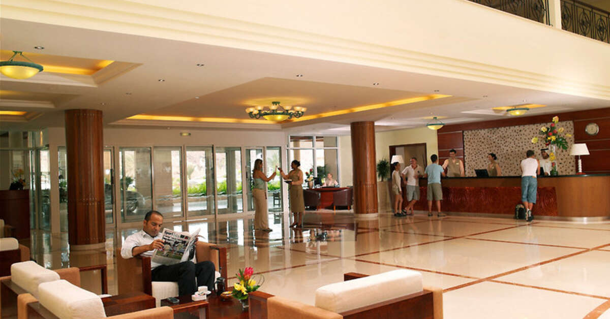 Een foto van het interieur van Fujairah Rotana Resort & Spa