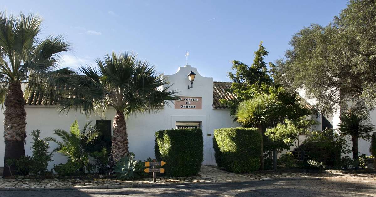 Een foto van de buitenkant van Hotel El Cortijo de Zahara