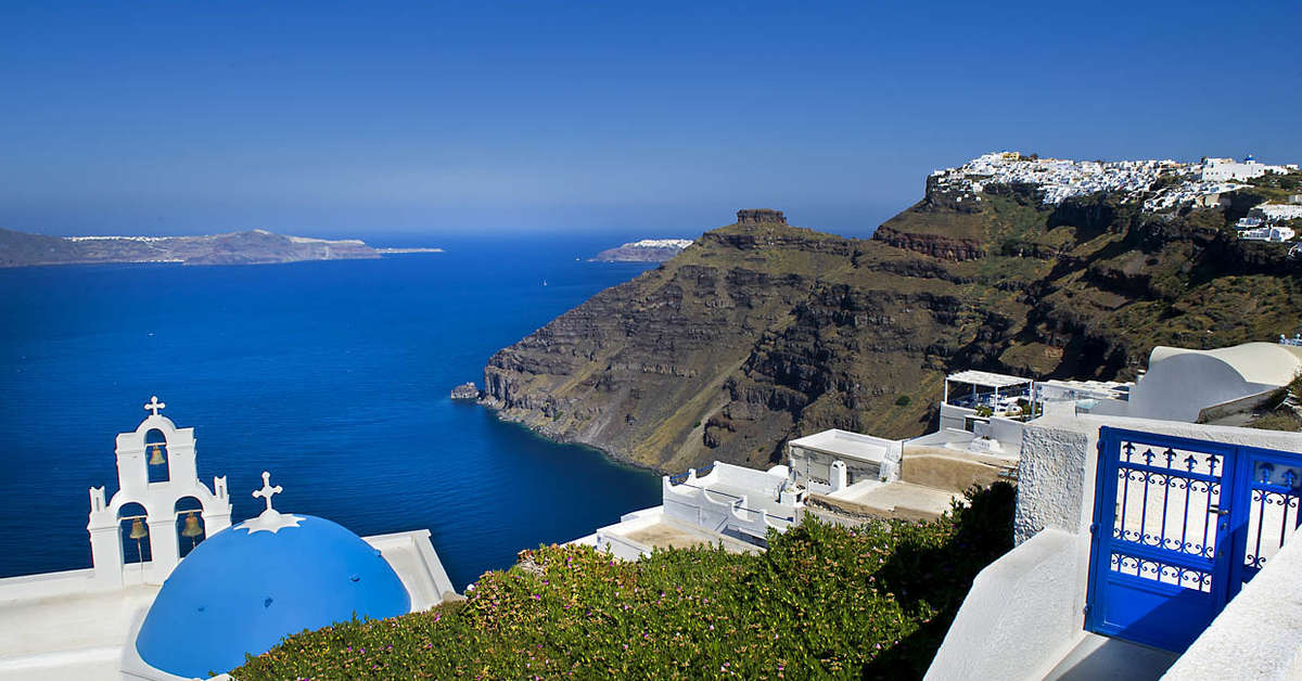 Een foto van de buitenkant van Santorini Palace Hotel