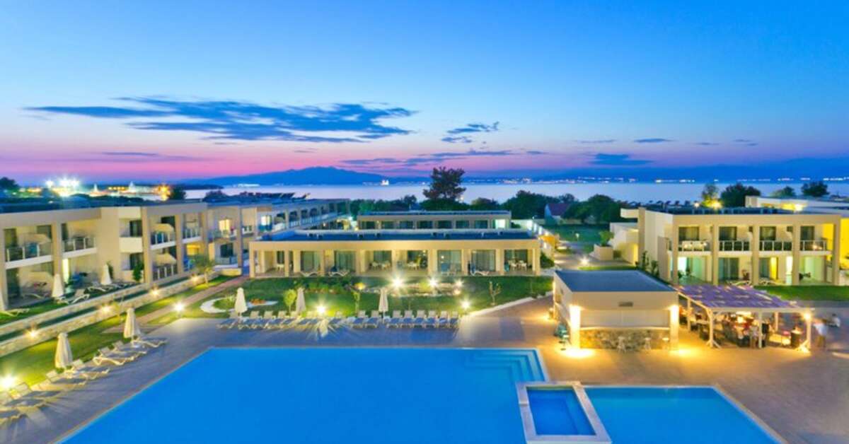 Een foto van het zwembad bij Alea Hotel & Suites
