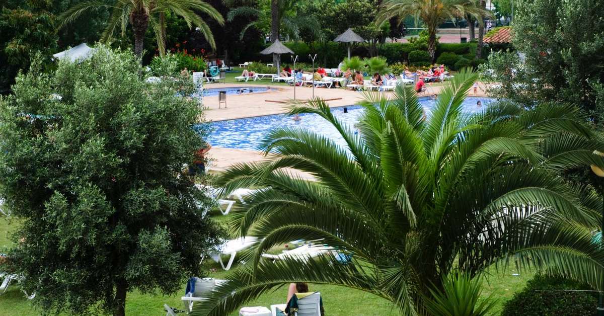 Een foto van het terras bij Hotel Samba