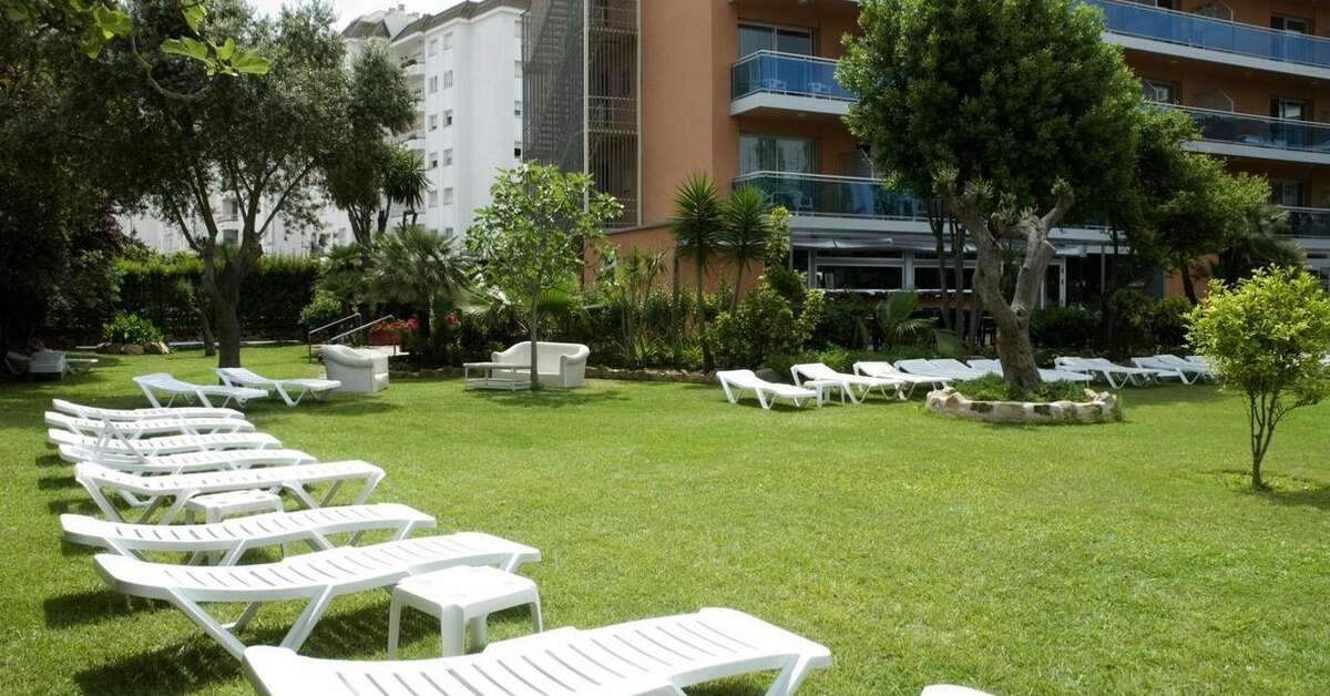 Een foto van het terras bij Hotel Surf-Mar by Samba Hotels