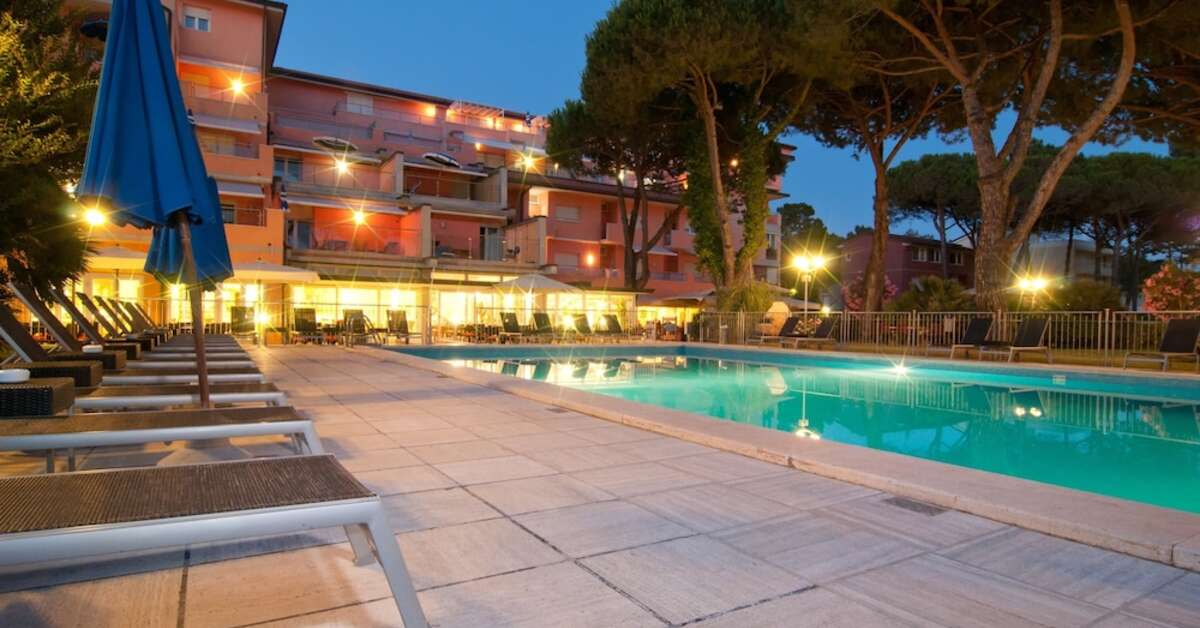 Een foto van het strand bij Versilia Palace Hotel