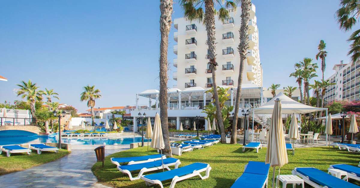 Een foto van de buitenkant van Hotel Lordos Beach