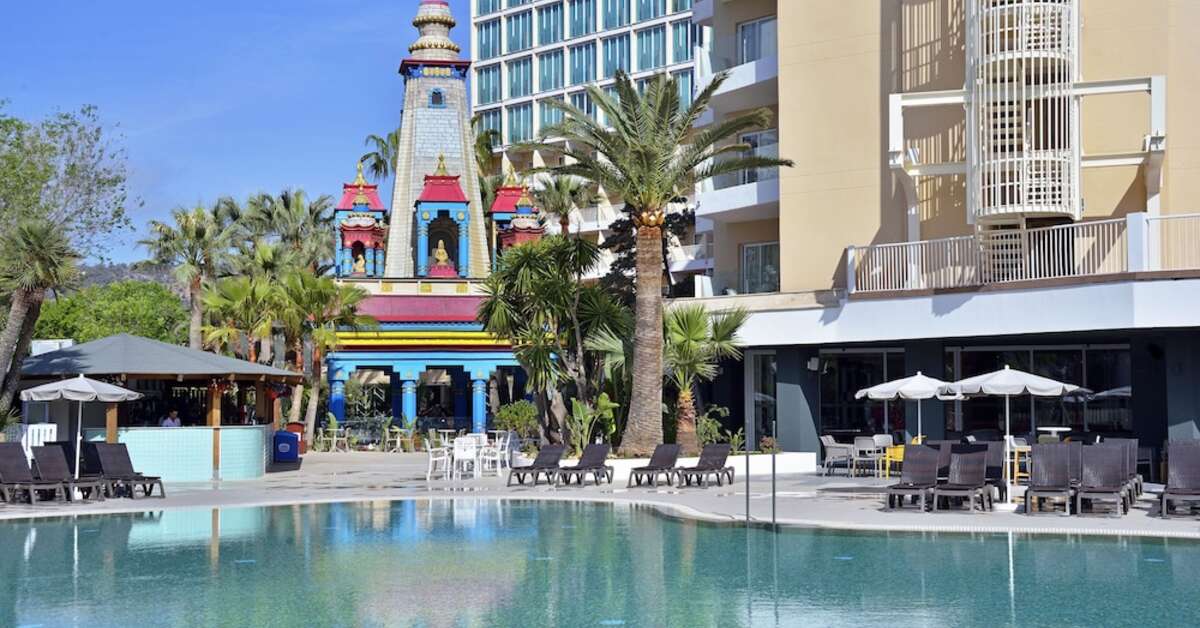 Een foto van het zwembad bij Sol Katmandu Park & Resort