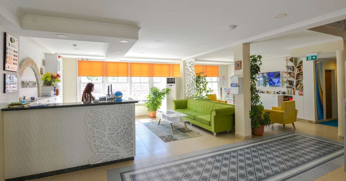 Een foto van het interieur van Tonoz Beach Hotel