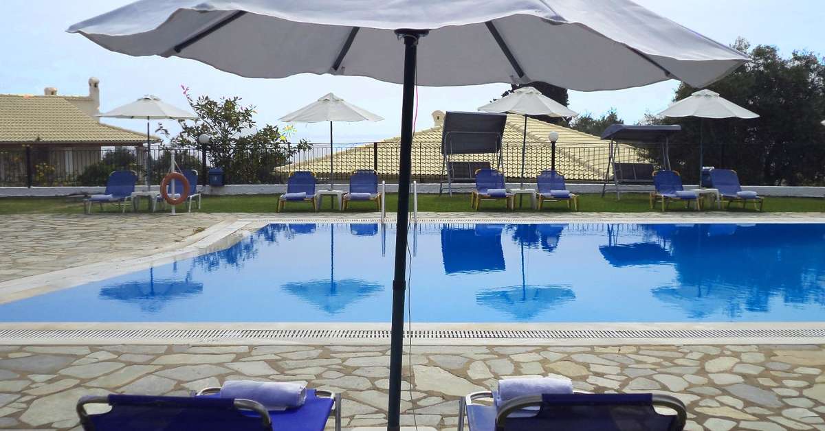 Een foto van het zwembad bij Hotel Yannis Corfu