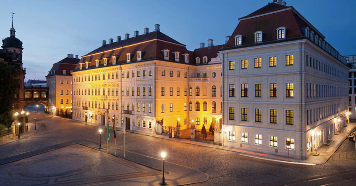 Een foto van de buitenkant van Hotel Taschenbergpalais Kempinski