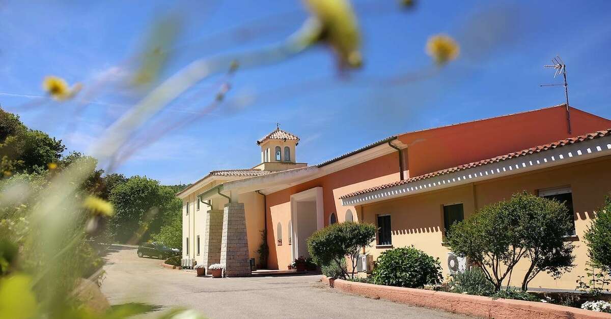 Een foto van de buitenkant van Pausania Inn