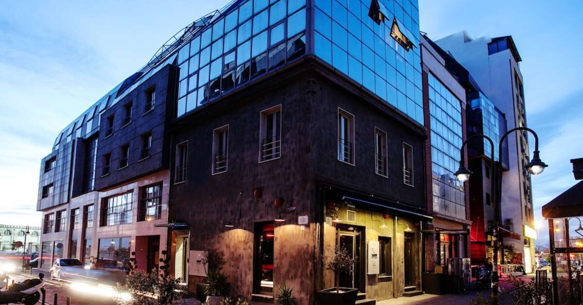 Een foto van de buitenkant van Diamond Suites