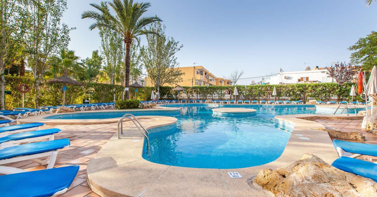 Een foto van het zwembad bij Sol De Alcudia Appartementen