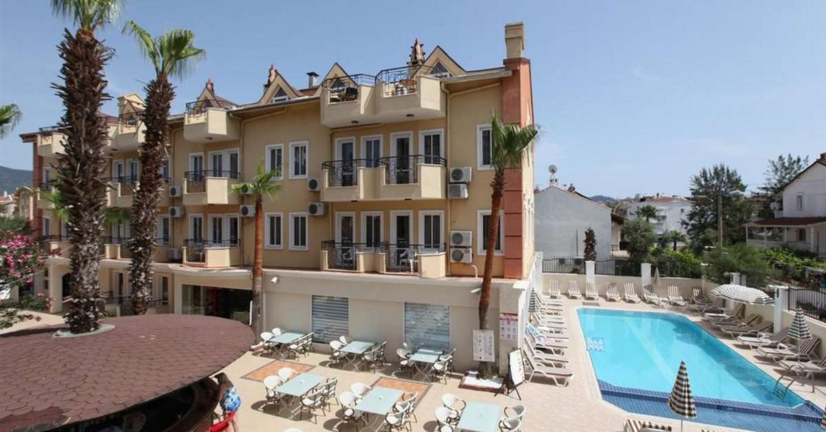 Een foto van de buitenkant van Fidan Hotel