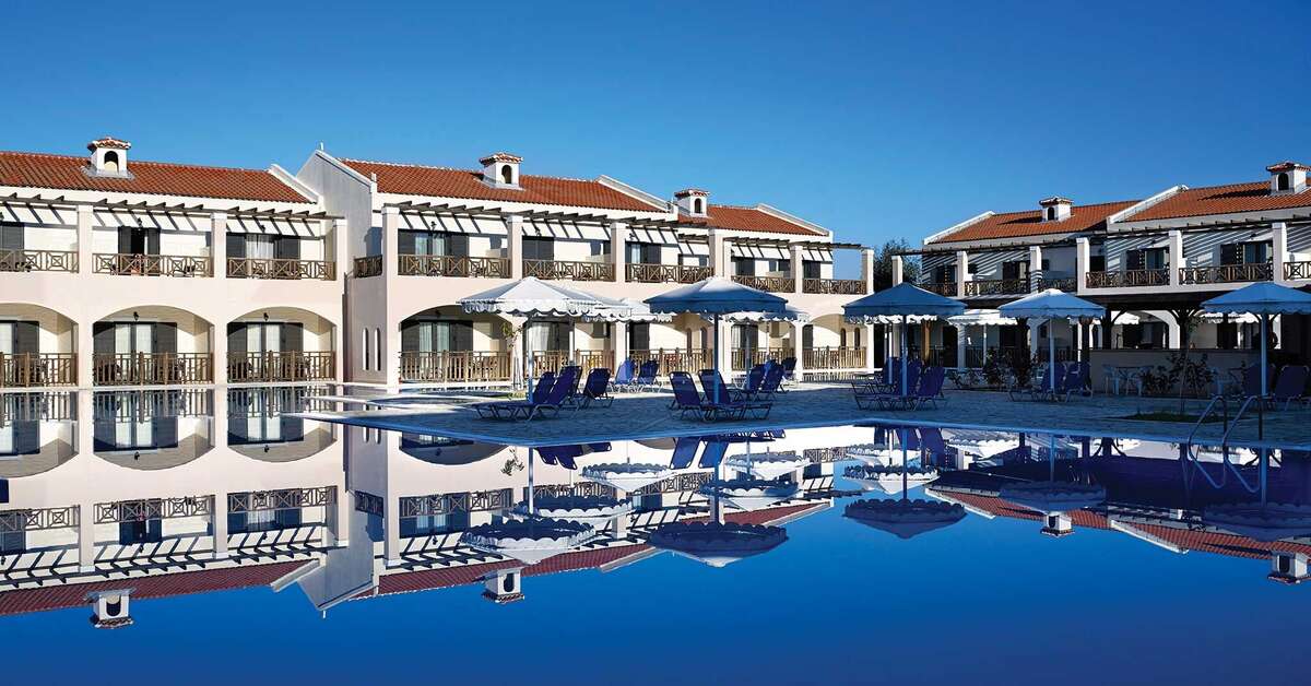 Een foto van het zwembad bij Roda Beach Resort & Spa