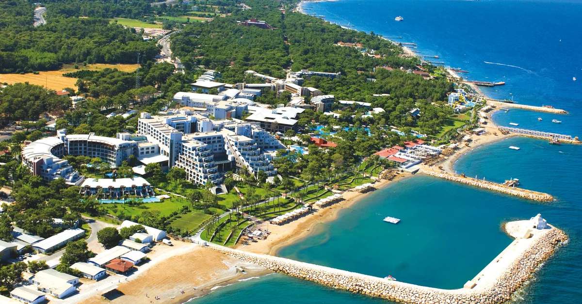 Een foto van de buitenkant van Rixos Sungate