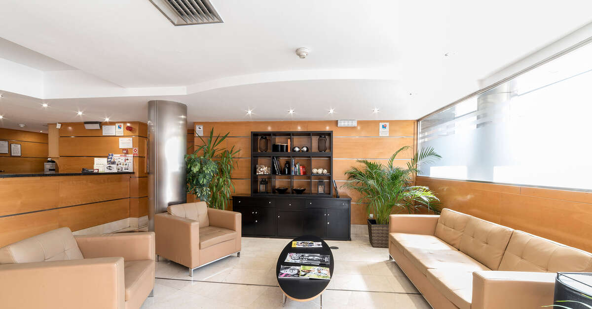 Een foto van het interieur van Hotel Infanta Mercedes