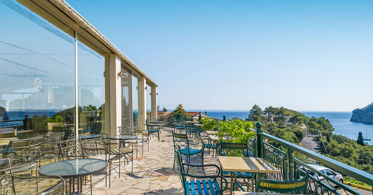 Een foto van het terras bij Cnic Paleo ArtNouveau Hotel