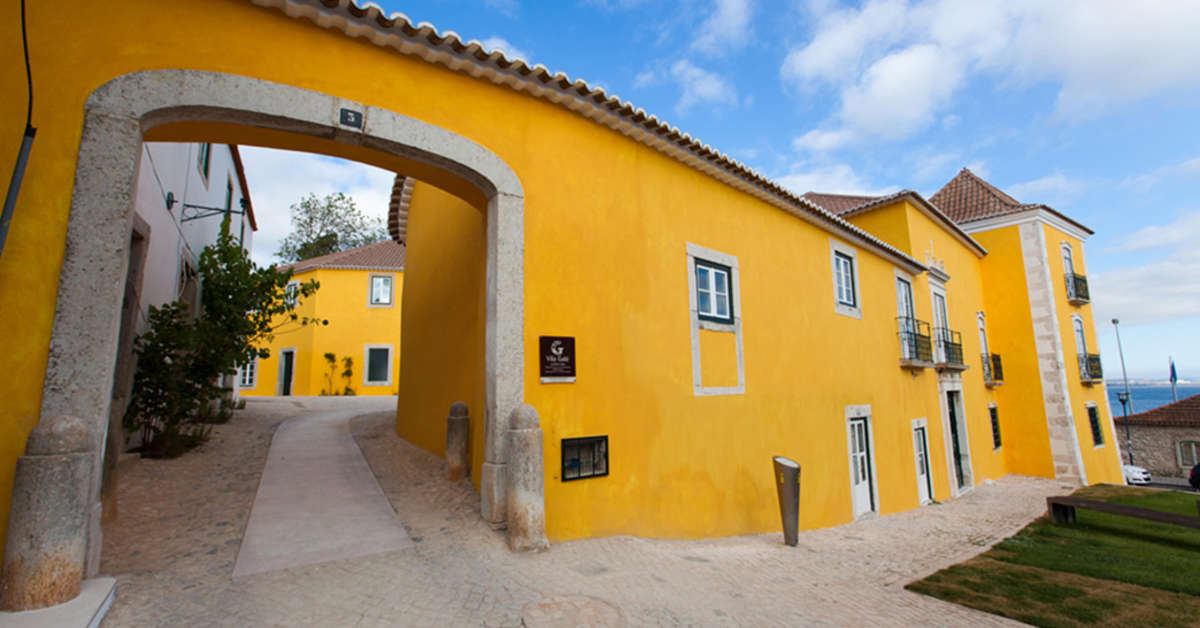 Een foto van de buitenkant van Vila Gale Collection Palacio dos Arcos