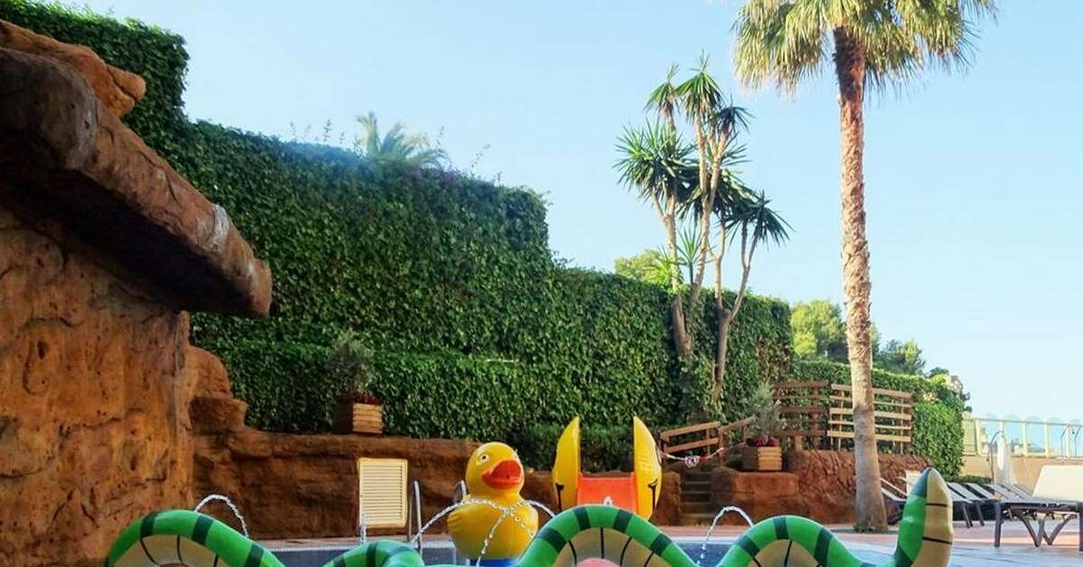 Een foto van het zwembad bij Hotel Cala Font