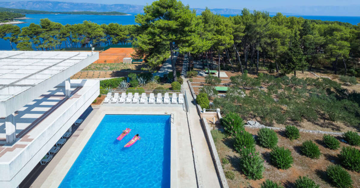 Een foto van het zwembad bij Hotel Hvar