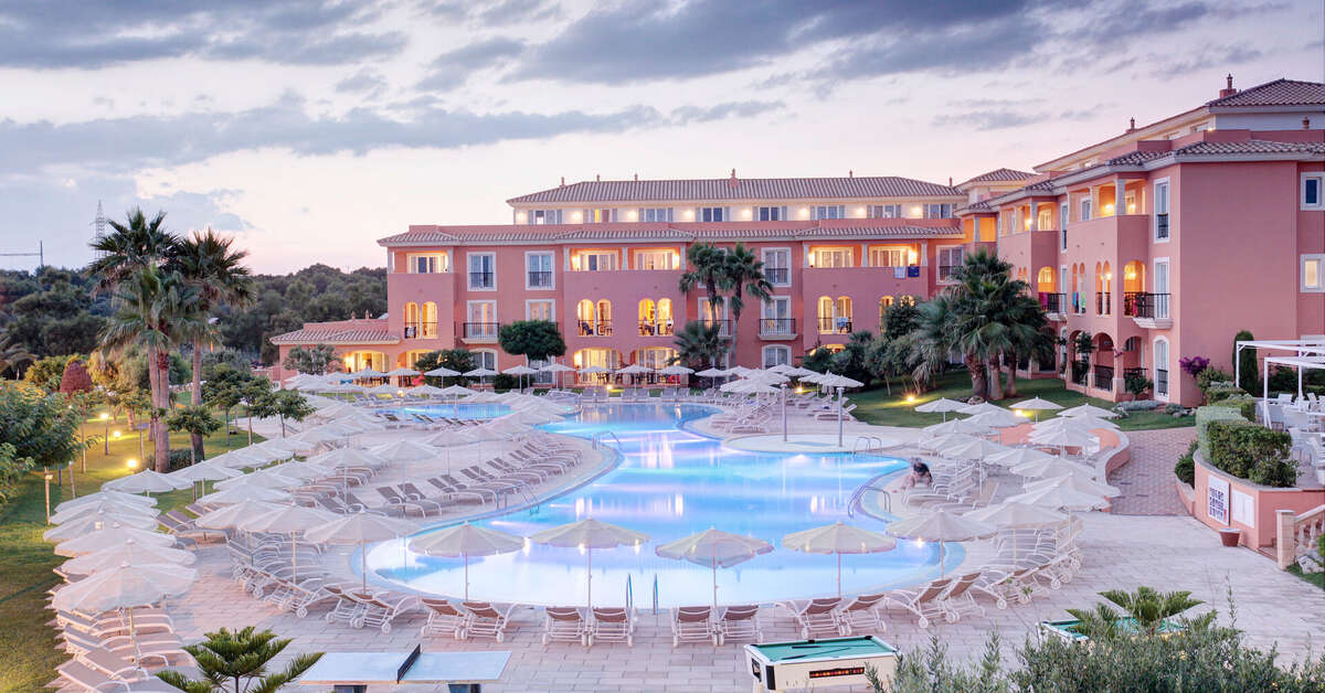 Ein Foto vom Pool im Grupotel Macarella Suites & Spa