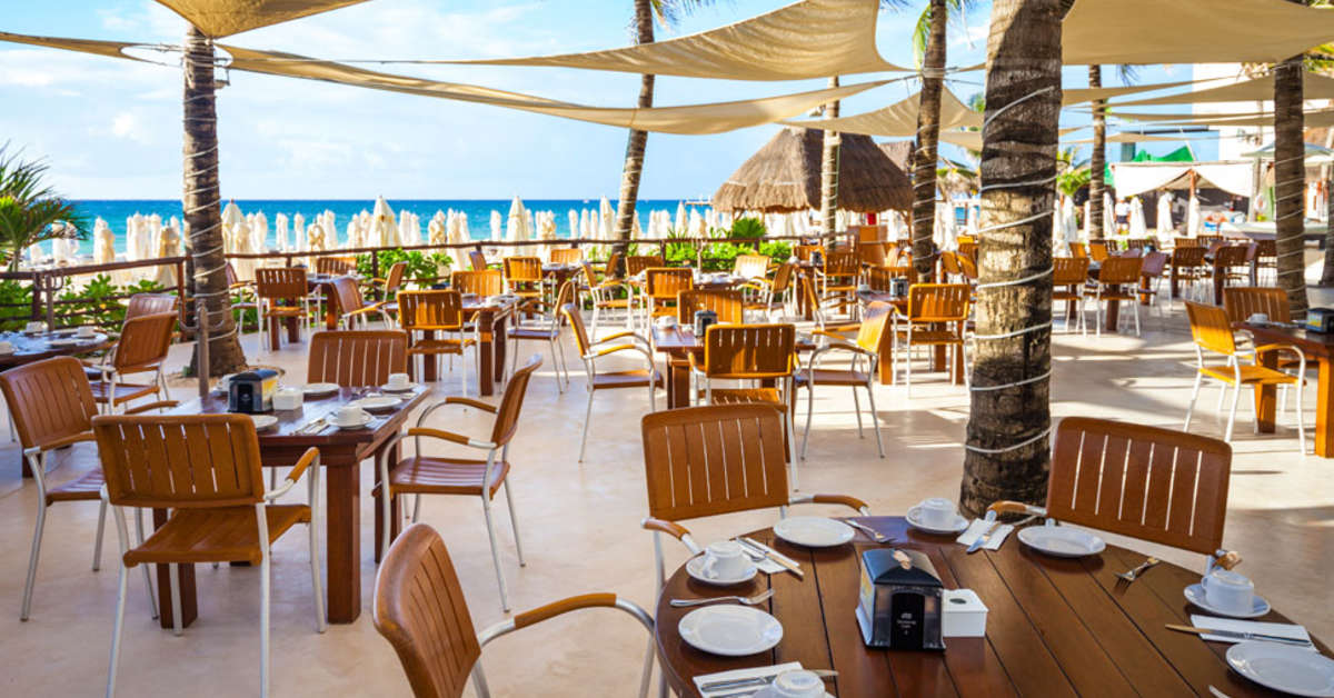 Een foto van het terras bij Nina Hotel & Beach Club