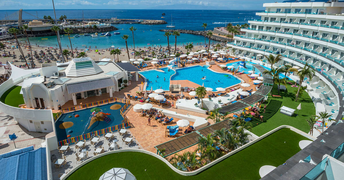 Ein Foto vom Pool im Hovima La Pinta Beachfront Family Hotel