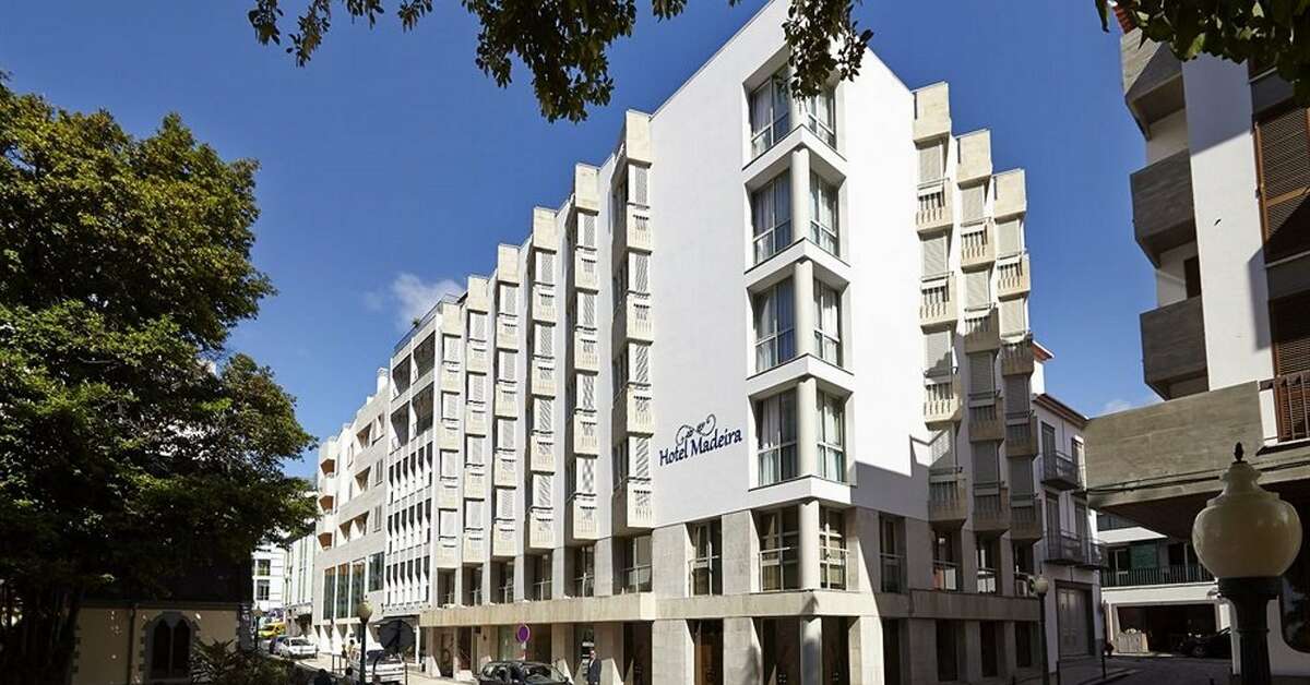 Een foto van de buitenkant van Hotel Madeira