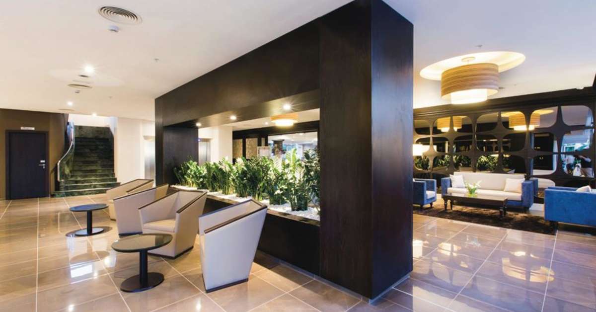 Een foto van het interieur van Riu Bravo