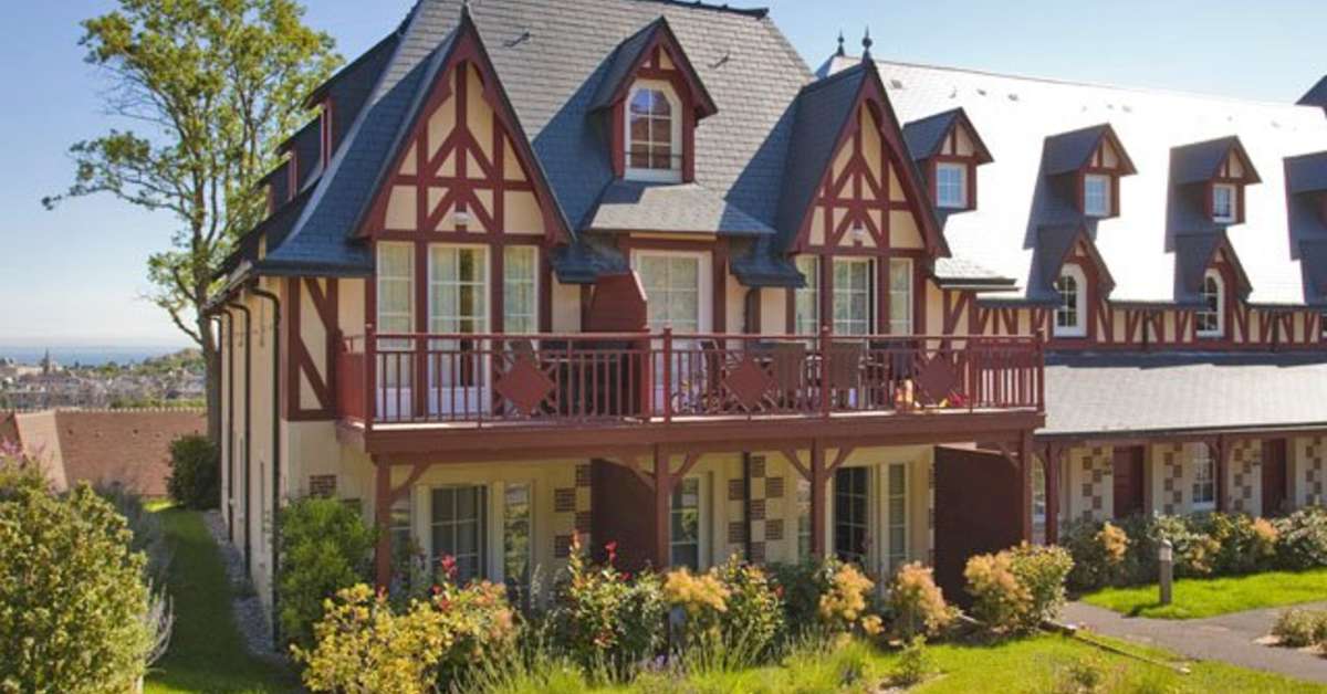 Een foto van de buitenkant van Pierre & Vacances Premium Residence & Spa