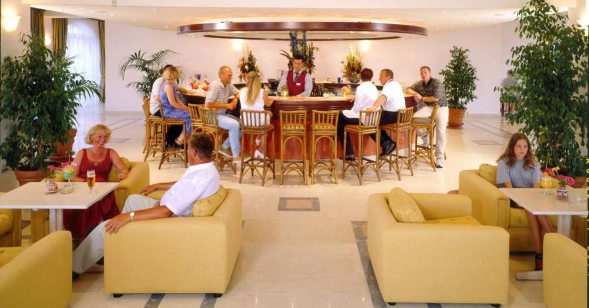 Een foto van het interieur van Calypso Palace Hotel