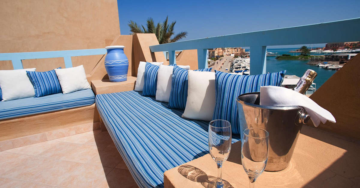 Een foto van het terras bij Captain's Inn Hotel