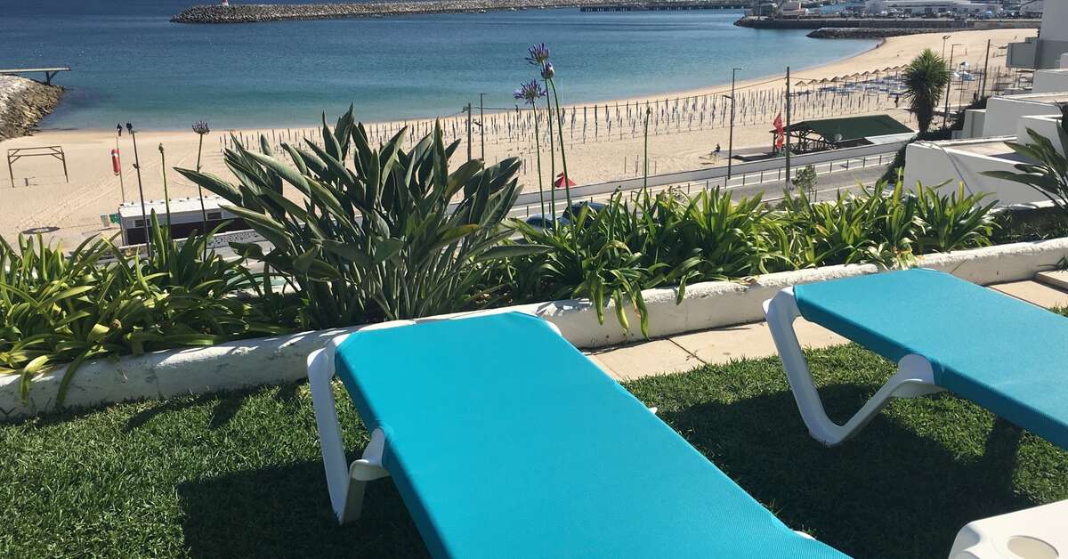 Een foto van het terras bij Hotel Do Mar