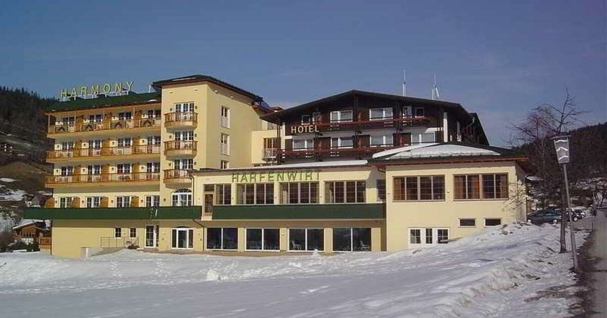 Een foto van de buitenkant van Hotel Harfenwirt