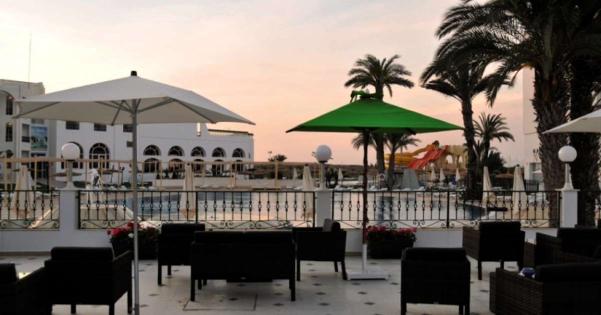 Een foto van het terras bij Le Soleil Bella Vista Hotel