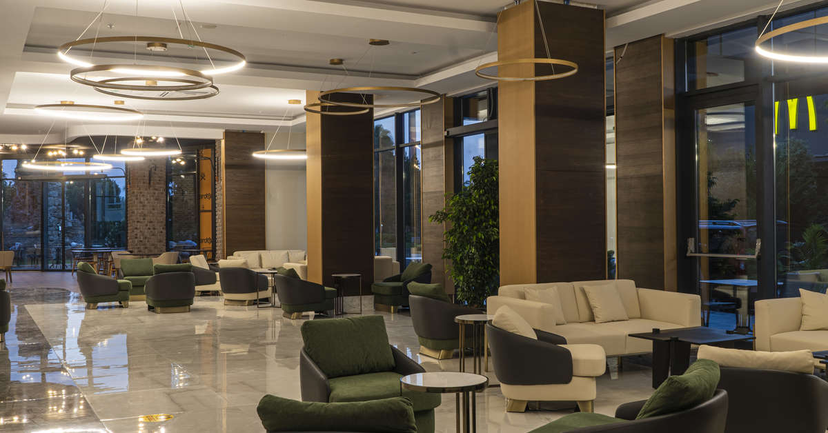 Een foto van het interieur van Side Square Hotel
