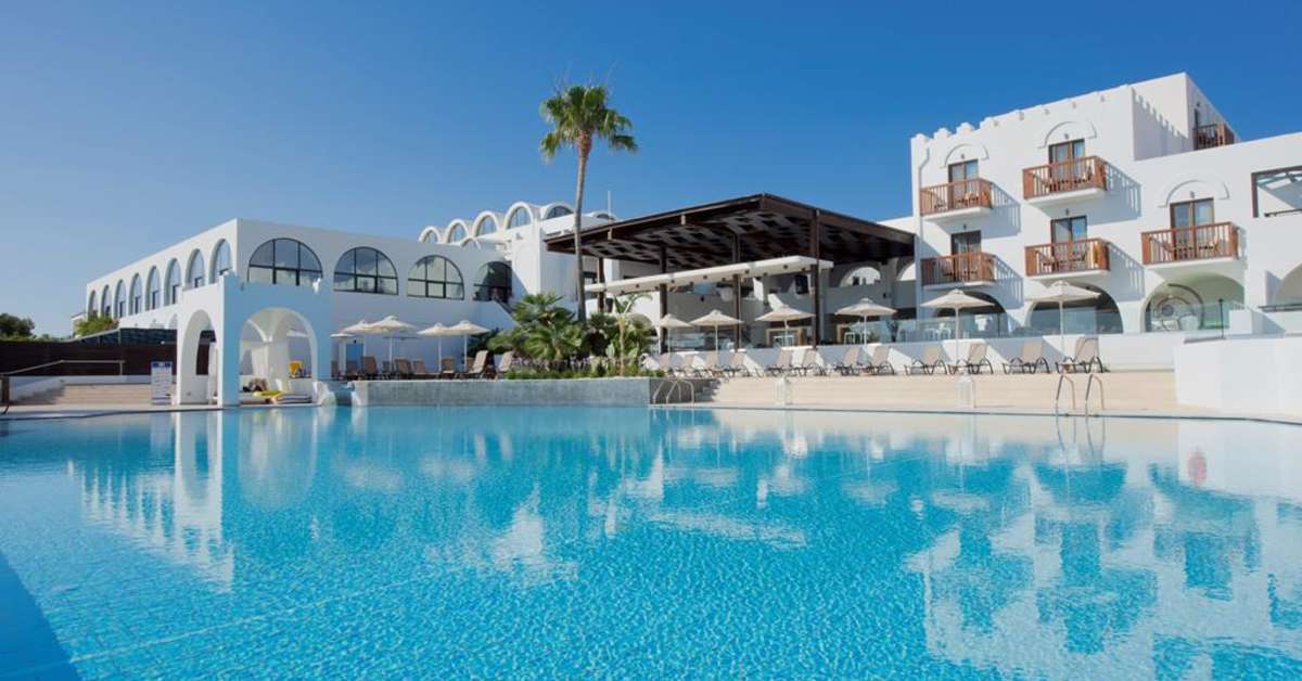 Een foto van het zwembad bij TUI Blue Oceanis Beach