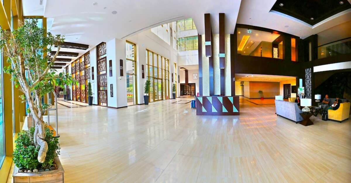 Een foto van het interieur van Metropolitan Hotel Dubai