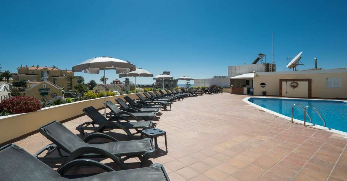 Een foto van het zwembad bij Vila Gale Estoril