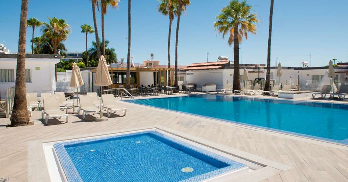 Een foto van het zwembad bij Sunny Village