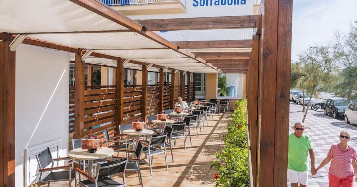 Een foto van het terras bij Hotel Sorrabona