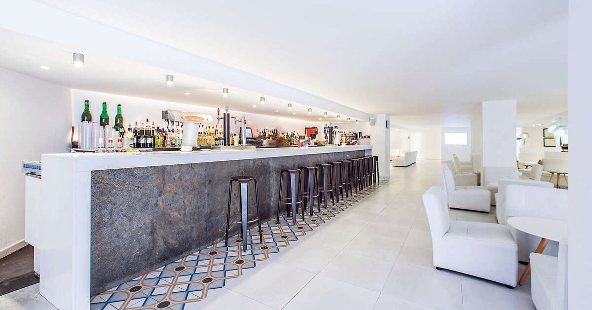 Ein Foto Fergus Style Cala Blanca Suites