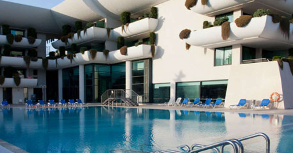 Een foto van het zwembad bij Hotel Deloix Aqua Center