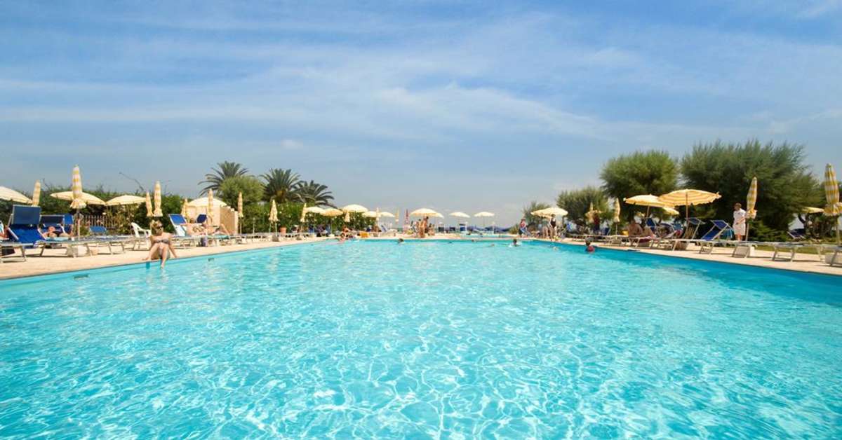 Een foto van het zwembad bij Hotel del Levante