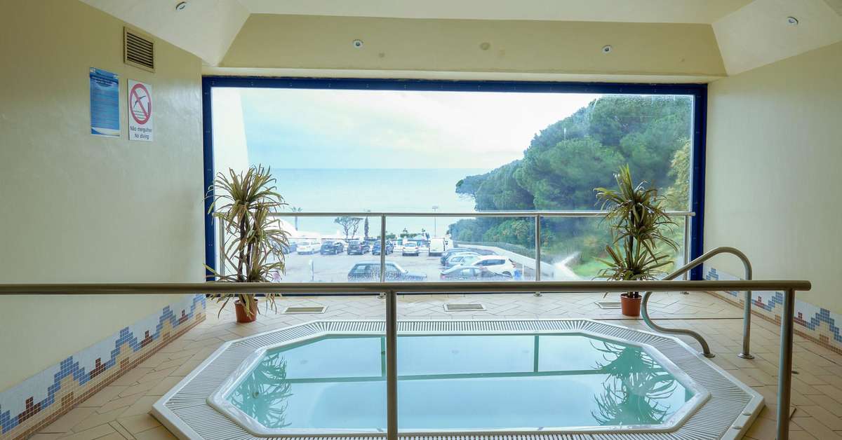 Een foto van het zwembad bij Grand Muthu Oura View Beach Club