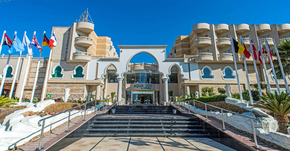 Een foto van de buitenkant van Sunrise Aqua Joy Resort